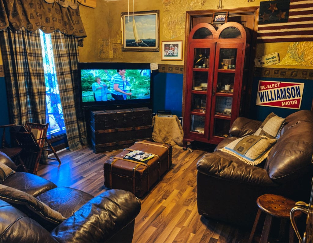 Mens Lounge